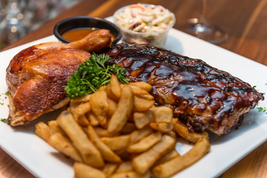 Resto-Pub Belles et Bum | 623 Bd de Comporté, La Malbaie, QC G5A 1T1, Canada | Phone: (418) 665-7977