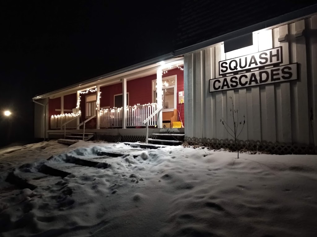 Cascades Club | 100 Chem. de la Rivière, Chelsea, QC J9B 2M6, Canada | Phone: (819) 827-0684