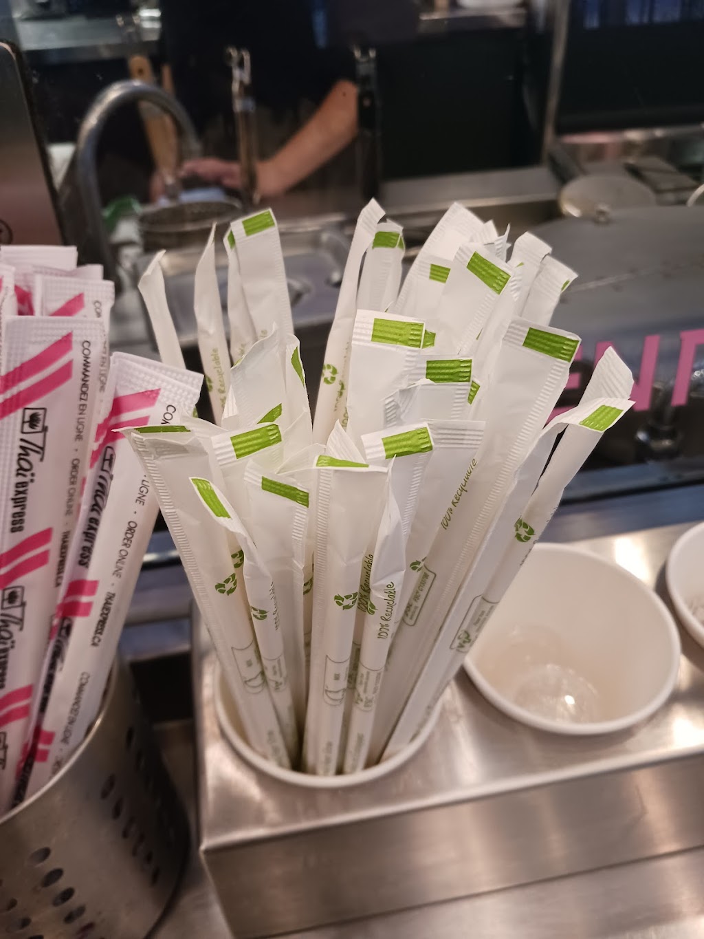 Thai Express Restaurant Laval | Quartier Laval, 1020 Boul. le Corbusier, Laval, QC H7N 0A8, Canada | Phone: (450) 681-1128