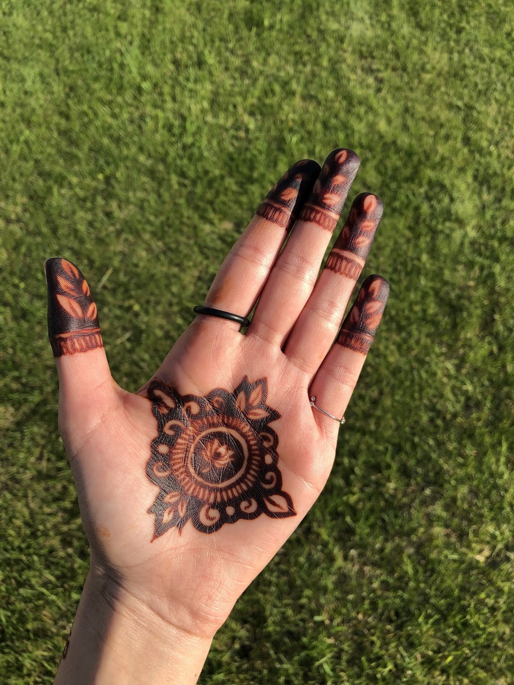 Henna by Ashiyana | 3245 16a Ave NW, Edmonton, AB T6T 0P6, Canada | Phone: (587) 983-8797