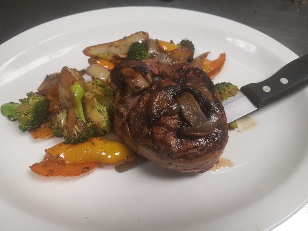 Out-Back Restaurant & Lounge | 500 Norwich Ave, Woodstock, ON N4S 3W5, Canada | Phone: (519) 290-5151