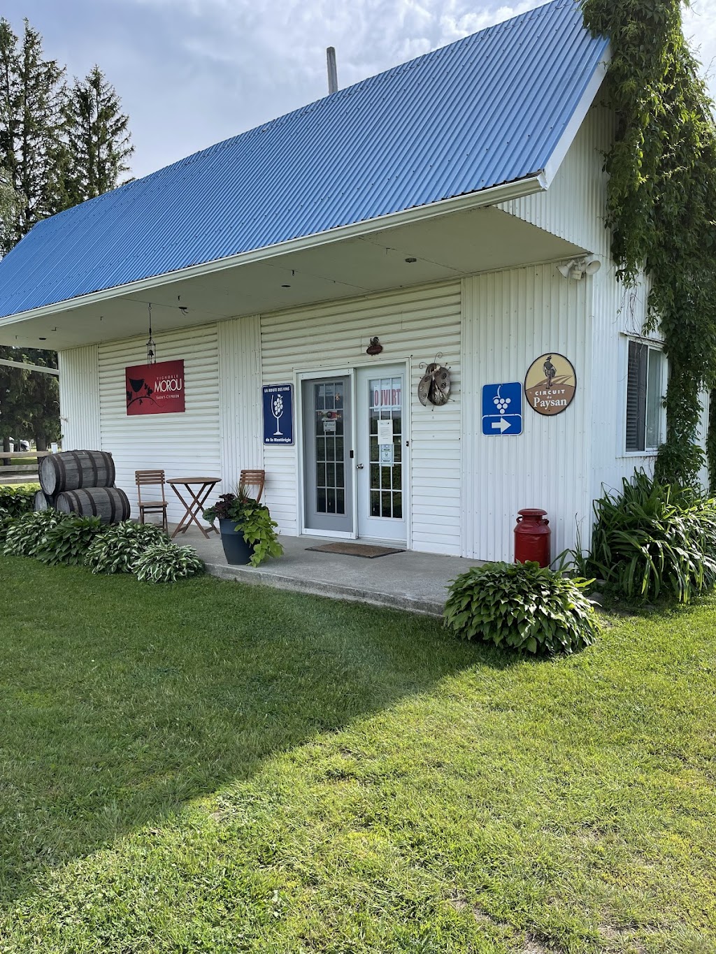 Vignoble Morou | 238 Chem. Louis Cyr, Napierville, QC J0J 1L0, Canada | Phone: (450) 245-7569