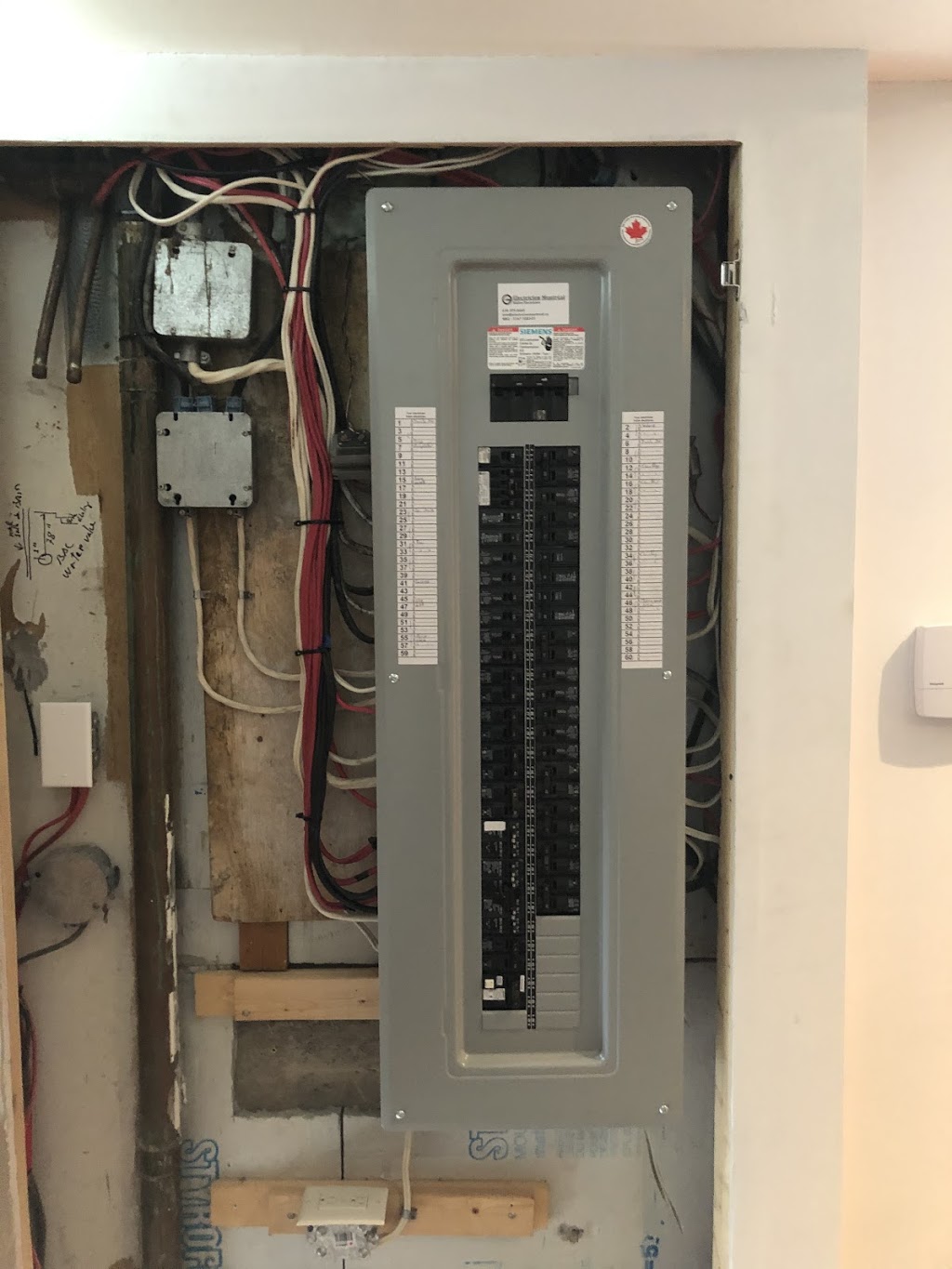 Électricien Montréal | 2262 Place Étienne-Brûlé, Montréal, QC H2B 1Z2, Canada | Phone: (438) 375-6665