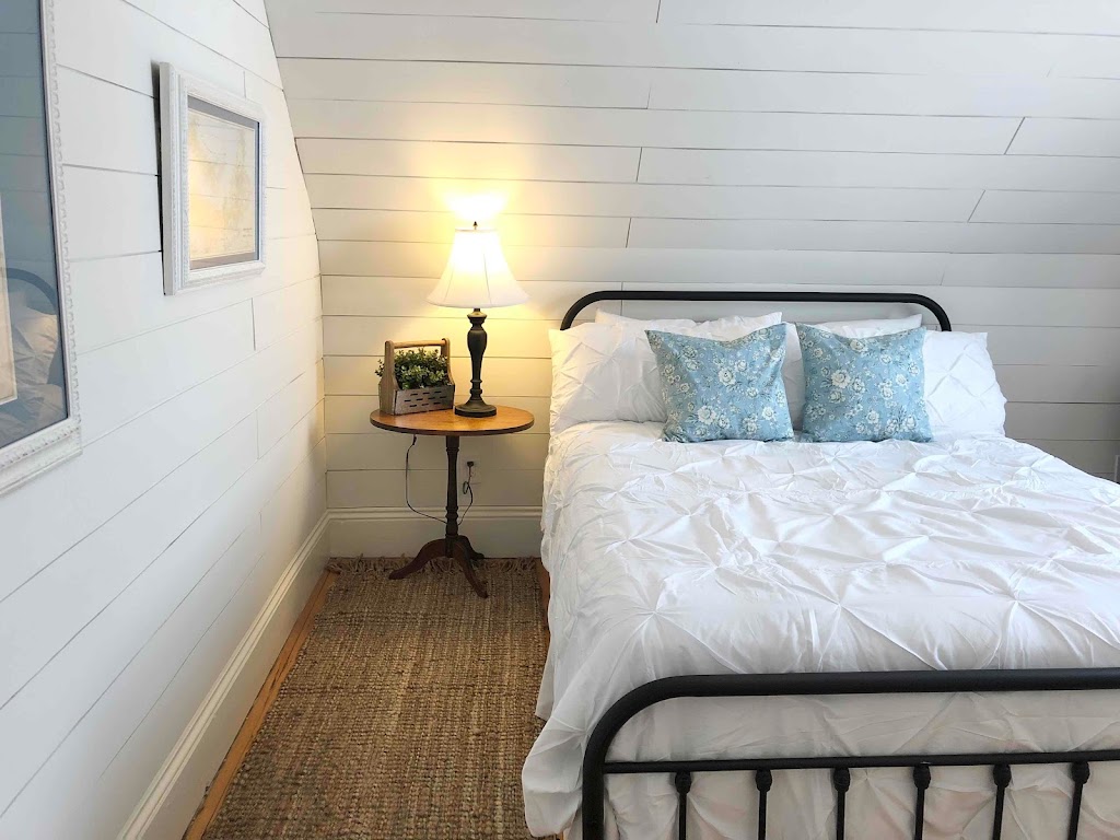 Manor on the Pond | 440 Pond Rd, Little Pond, PE C0A 2B0, Canada | Phone: (902) 330-3623