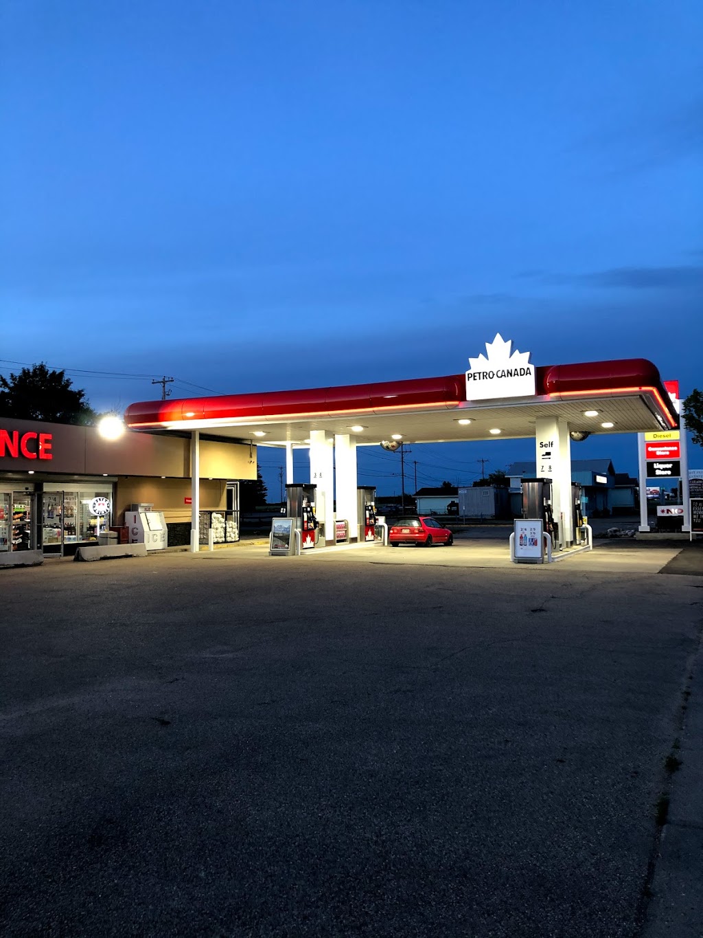 Petro Canada | 4710 50 Ave, Calmar, AB T0C 0V0, Canada | Phone: (780) 985-2885