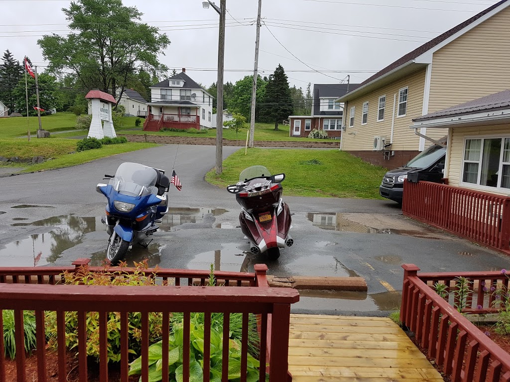Fairwinds Motel & Restaurant | 22522 Main St, Sheet Harbour, NS B0J 3B0, Canada | Phone: (902) 885-2502