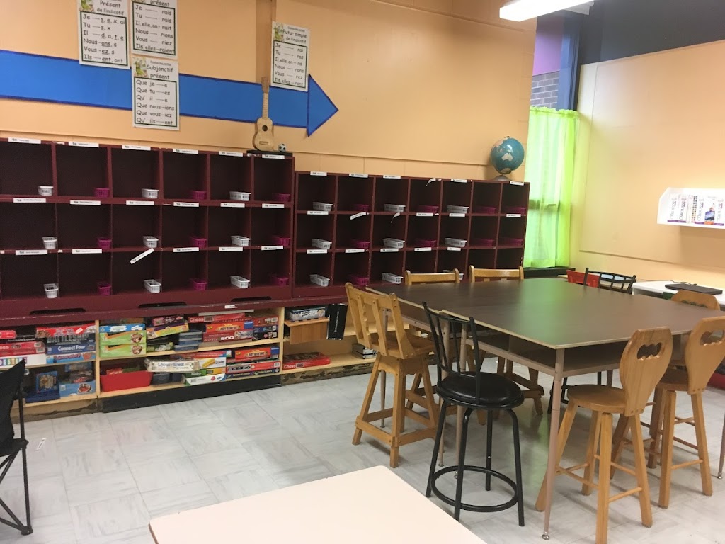 École Joly | 72 Rue Joly, Rivière-du-Loup, QC G5R 3H5, Canada | Phone: (418) 862-5003