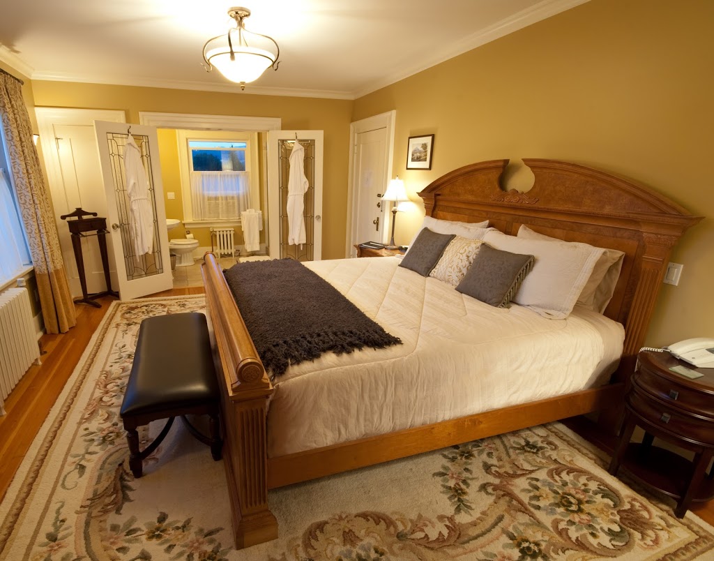 Haddon House Vacation Rental | 5558 Buckingham Ave, Burnaby, BC V5E 2A1, Canada | Phone: (604) 522-2363