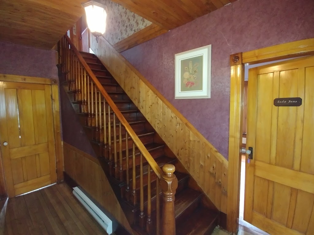 Gîte Au Coeur Du Hameau | 216 QC-257, Lingwick, QC J0B 2Z0, Canada | Phone: (514) 718-2515