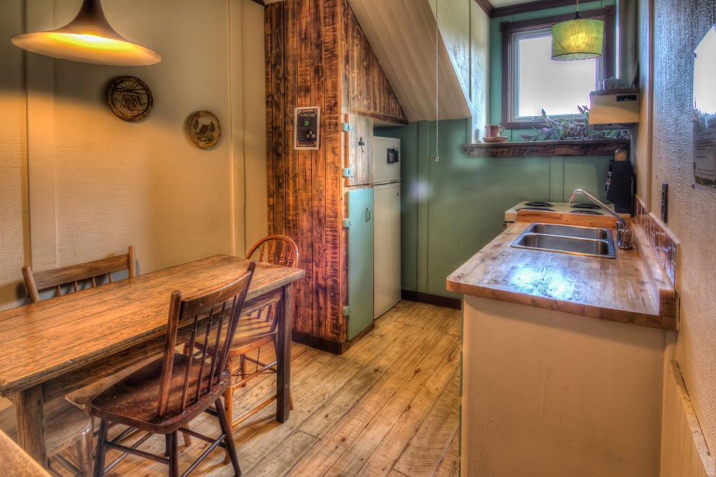 Saguenay Woven Hands Coop And Youth Hostel | 7643 Chem. des Chutes, La Baie, QC G7B 3N8, Canada | Phone: (418) 544-4456