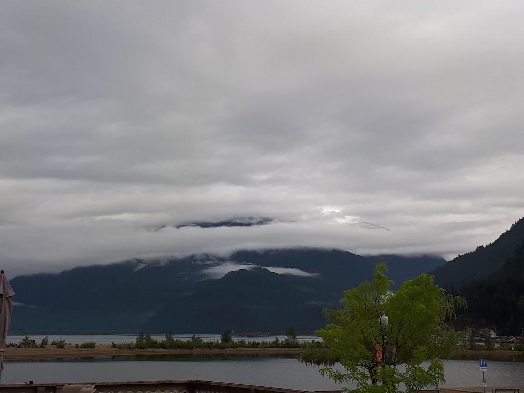 Harrison Village Motel | 280 Esplanade Ave, Harrison Hot Springs, BC V0M 1K0, Canada | Phone: (604) 796-2616