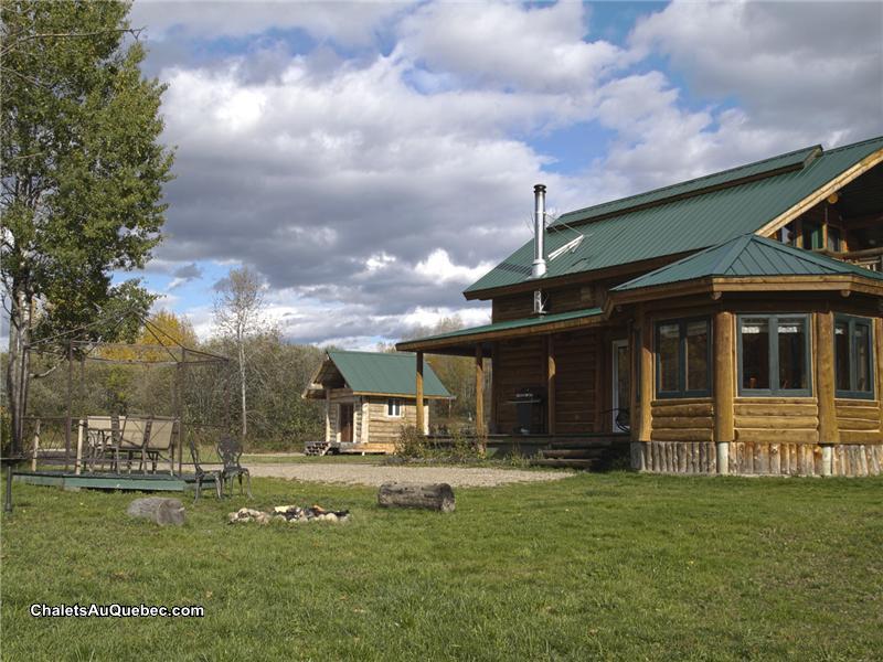 Location Desrosiers • Chalet en Bois Rond | 161 Chemin Saint-Joseph, Trois-Rives, QC G0X 2C0, Canada | Phone: (819) 646-5159