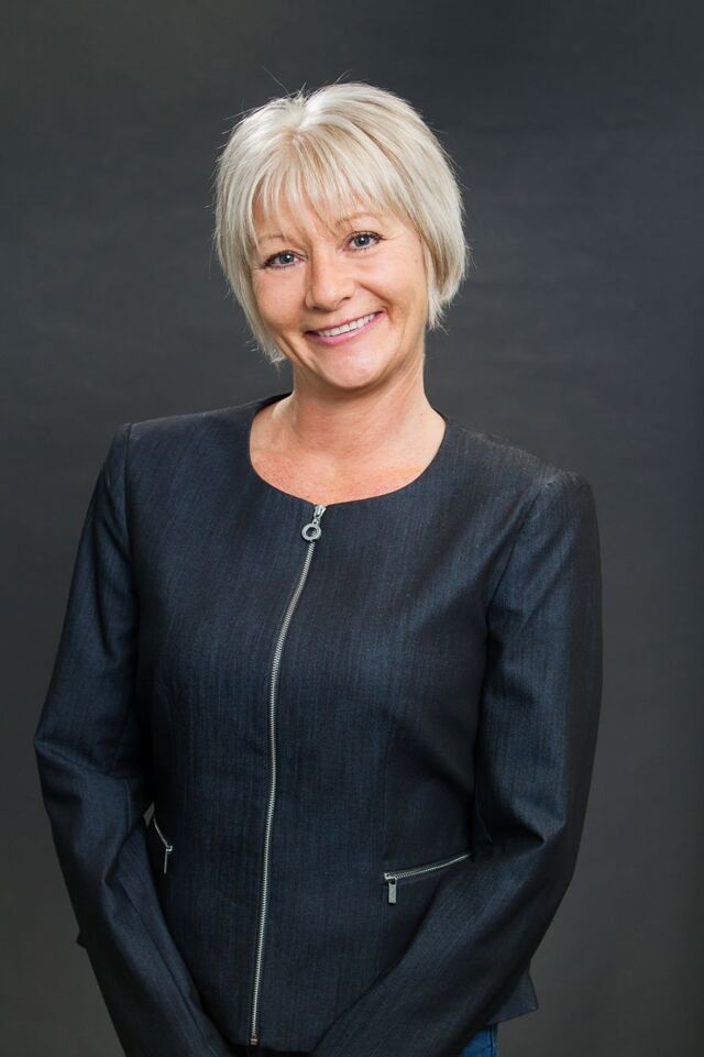 Tina St Laurent: Century 21 All Stars Realty Ltd | 312 Saddleback Rd, Edmonton, AB T6J 4R7, Canada | Phone: (780) 863-1323