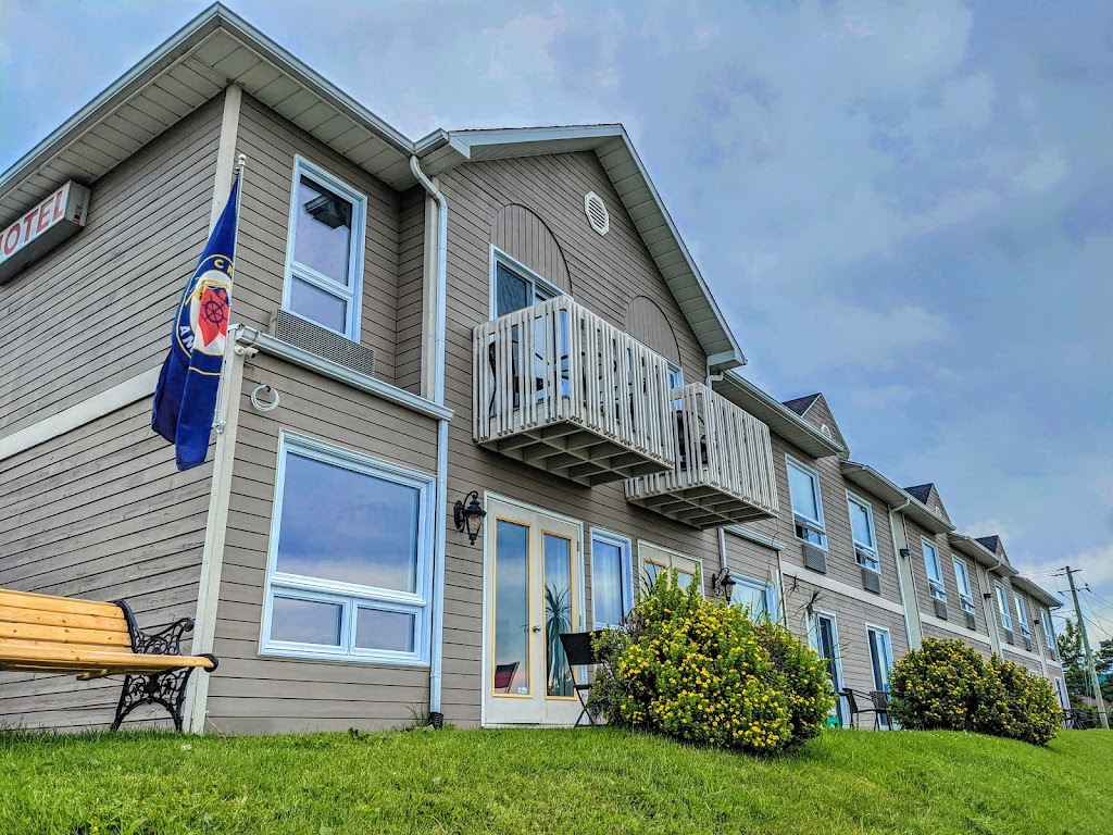 Motel Le Point de Vue | 1099 Chem. du Golf, La Malbaie, QC G5A 2W4, Canada | Phone: (418) 665-7575
