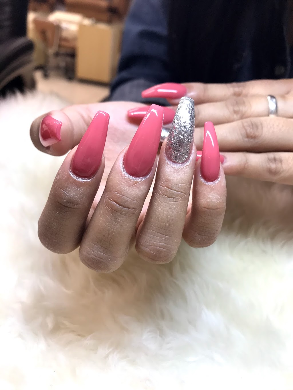 Chameleon Nails & Lashes | 2636 Eglinton Ave W, York, ON M6M 1T7, Canada | Phone: (416) 651-7455