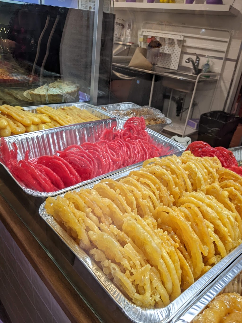 80 Grammes | centre commercial Place Versailles, Trust la Laurentienne, 7275 Rue Sherbrooke E, Montréal, QC H1N 1E9, Canada | Phone: (514) 303-3300