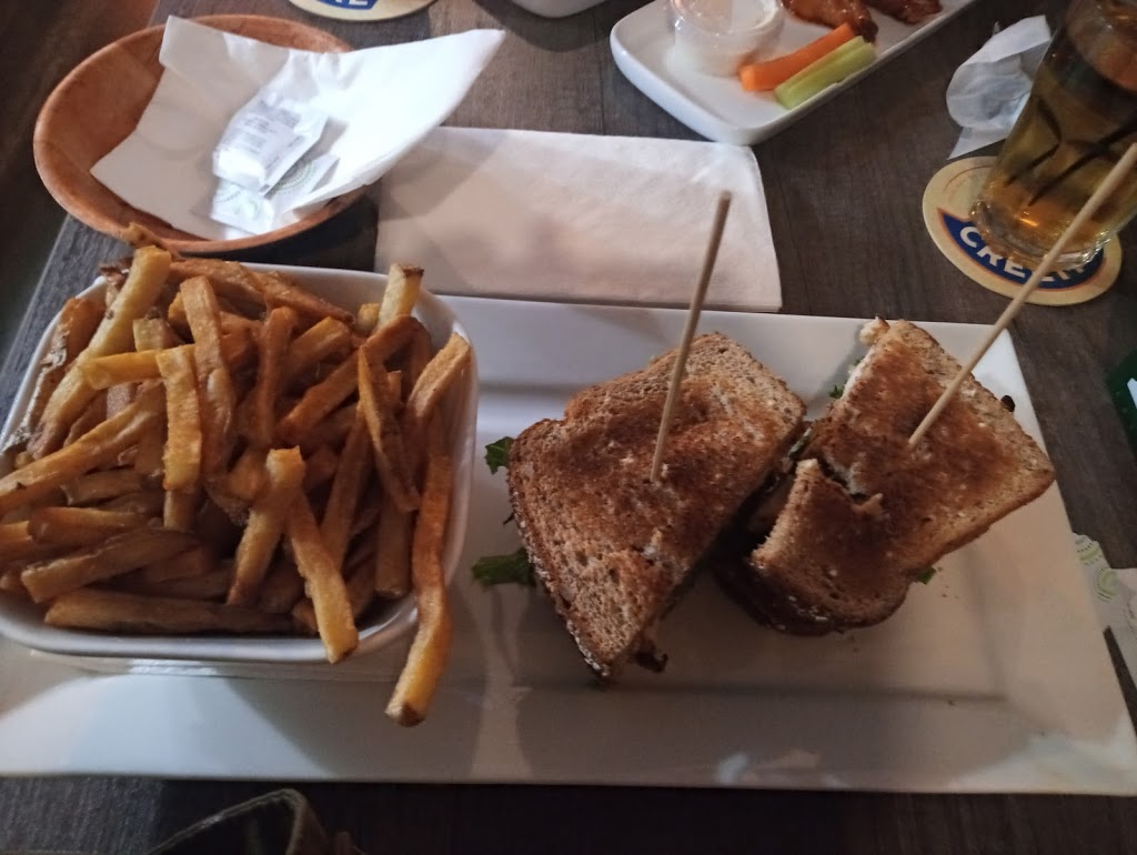 Mount Forest Tavern | 187 Main St S, Mount Forest, ON N0G 2L0, Canada | Phone: (519) 323-1461