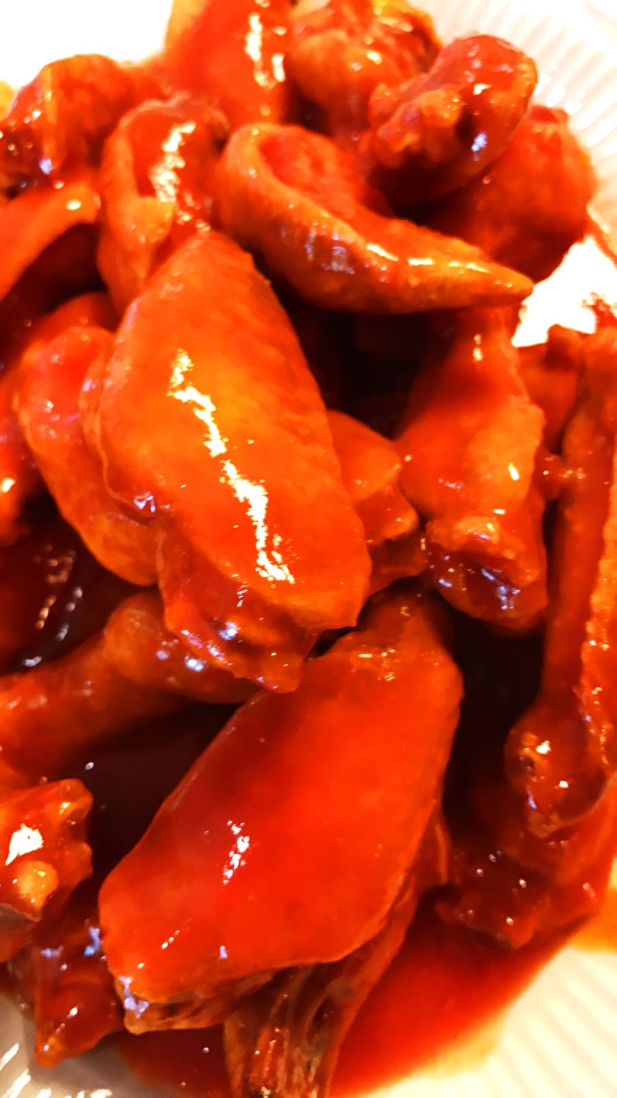 Buffalo Bills Wings | 14329 Boul de Pierrefonds, Pierrefonds, QC H9H 1Z2, Canada | Phone: (514) 620-2030