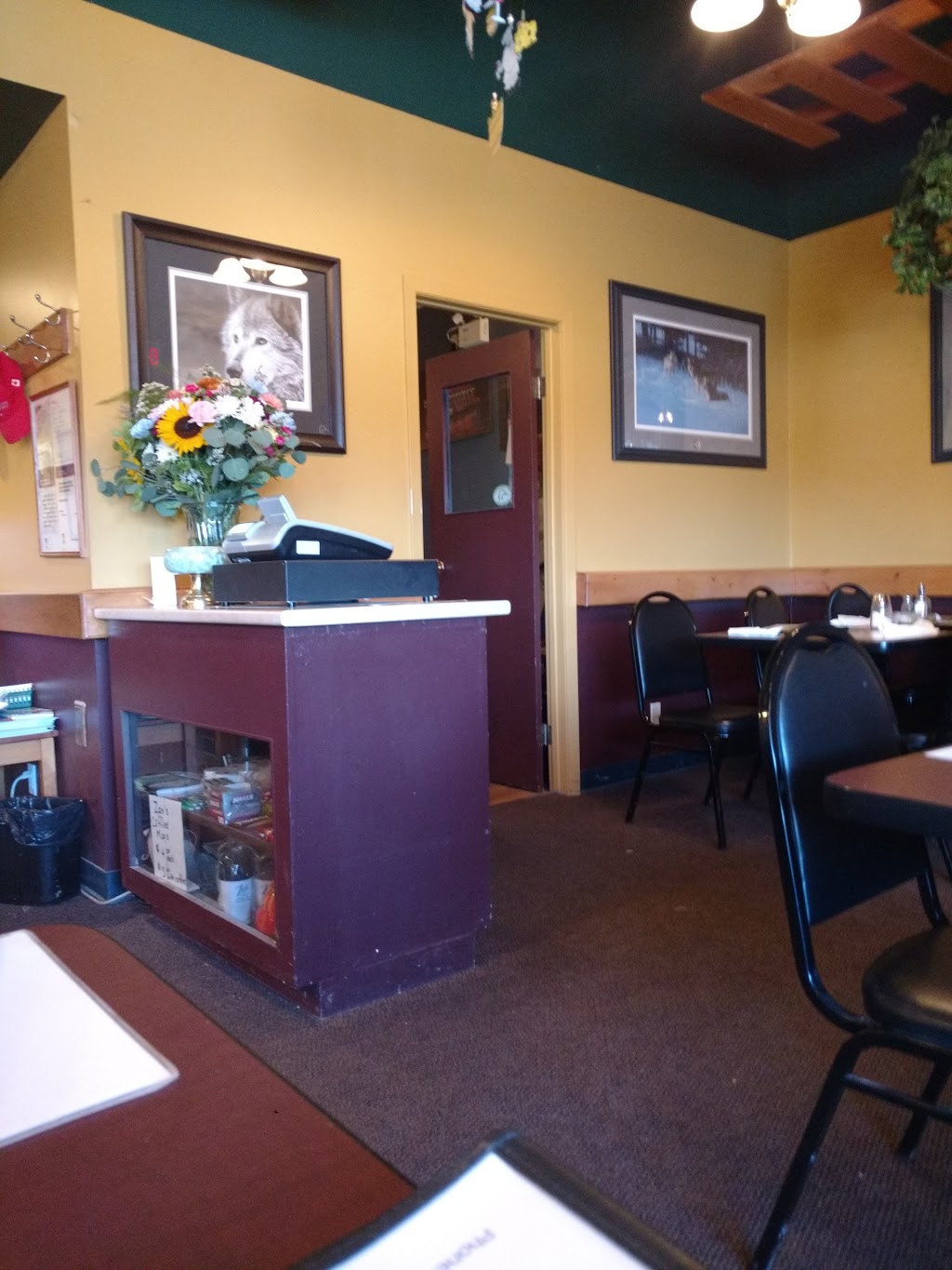 Zans Family Inn and Restaurant | Jct, MB-7 #68, Arborg, MB R0C 0A0, Canada | Phone: (204) 376-5255
