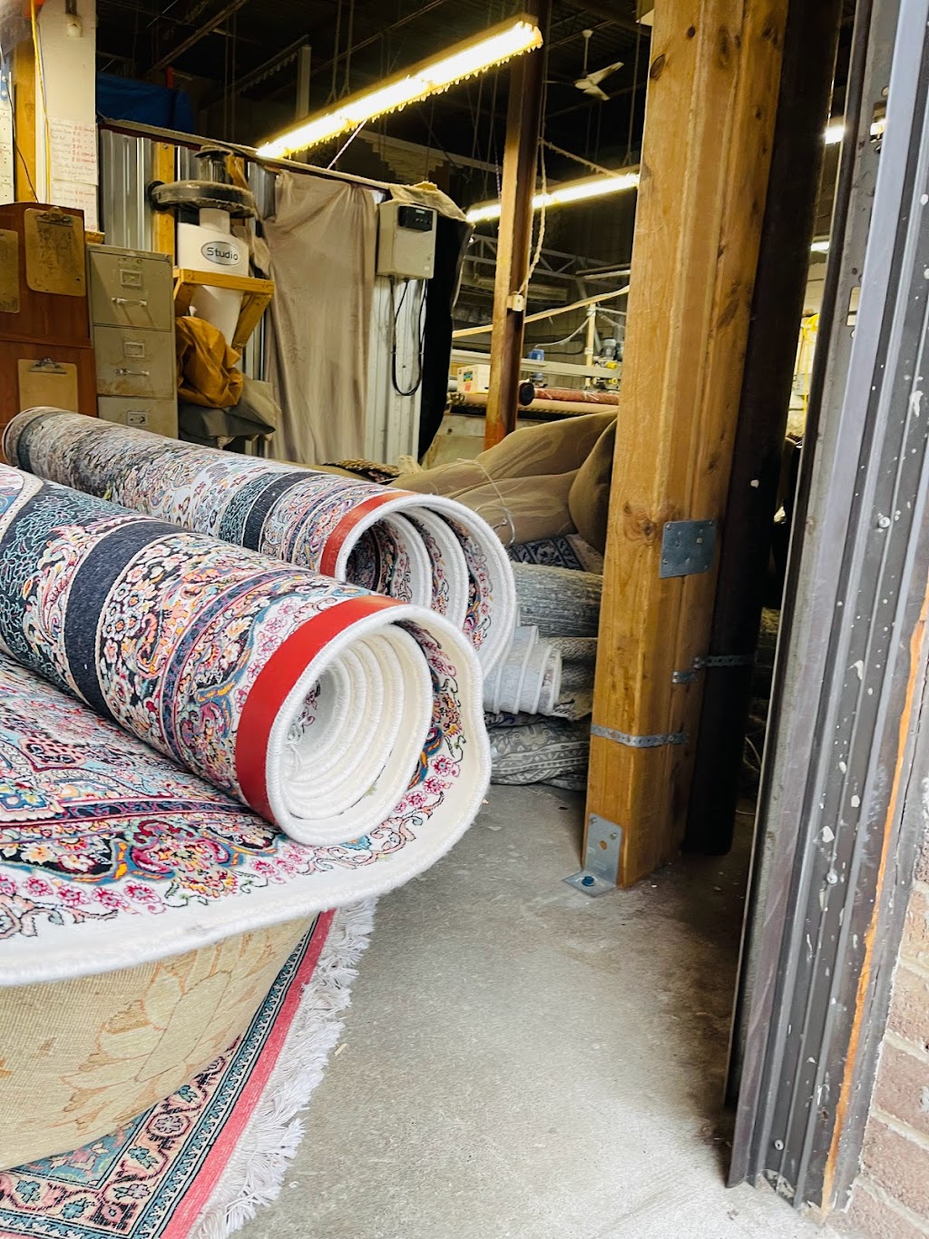 Lunas Area Rugs Cleaning | 25 Bristol Ave, Brampton, ON L6X 2B1, Canada | Phone: (647) 556-0234
