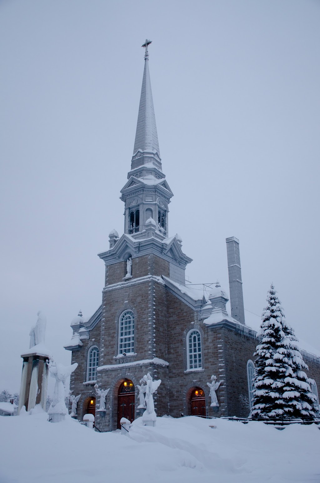 St. Anne Catholic Church | 2592 Rue Roussel, Chicoutimi, QC G7G 1Y1, Canada | Phone: (418) 543-7734