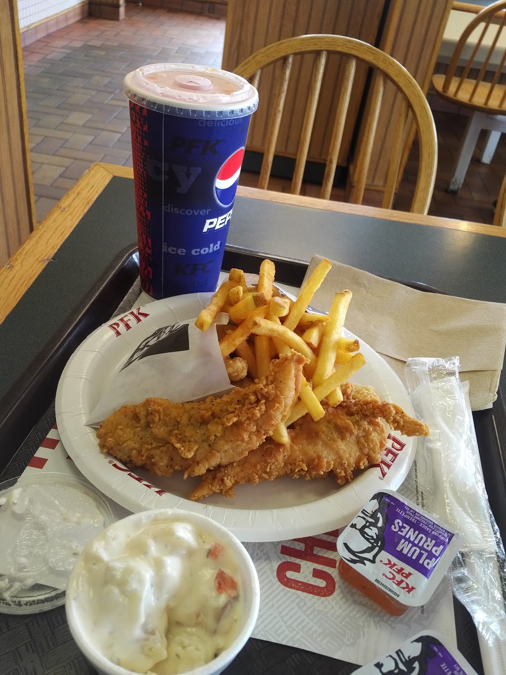 KFC | 319 Cumberland St N, Thunder Bay, ON P7A 4N9, Canada | Phone: (807) 344-9145