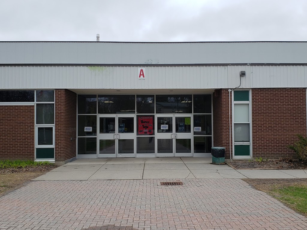 Gloucester High School | 2060 Ogilvie Rd, Gloucester, ON K1J 7N8, Canada | Phone: (613) 745-7176
