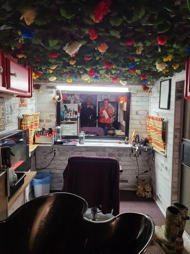 REDROSIES CLIP AND SNIP hair shop | 2238 Hall Rd, Windermere Rd, Berwick, NS B0P 1E0, Canada | Phone: (902) 847-5662