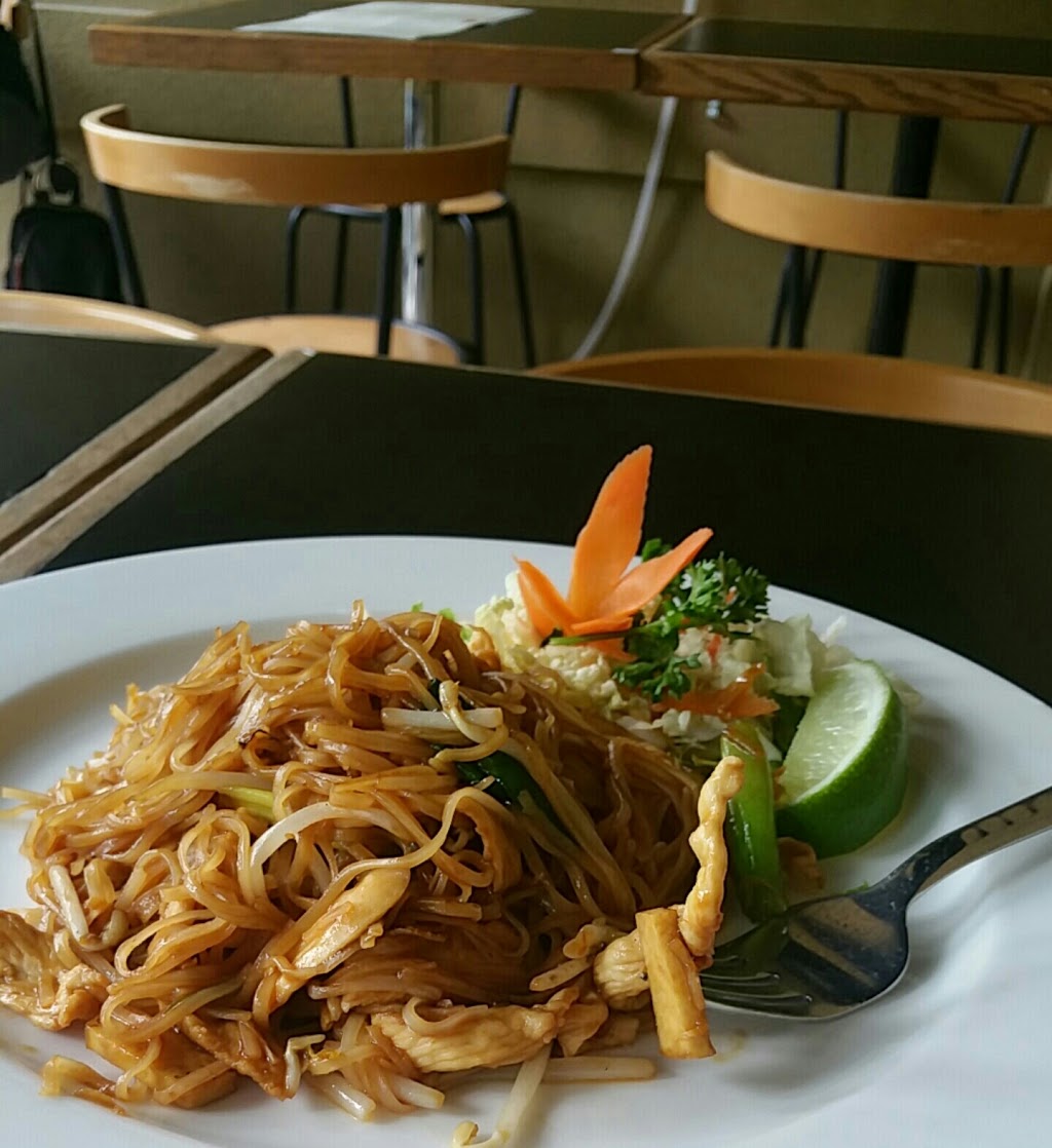 Som Tum Thai | 260 Nepean St, Ottawa, ON K1R 5G3, Canada | Phone: (613) 781-8424