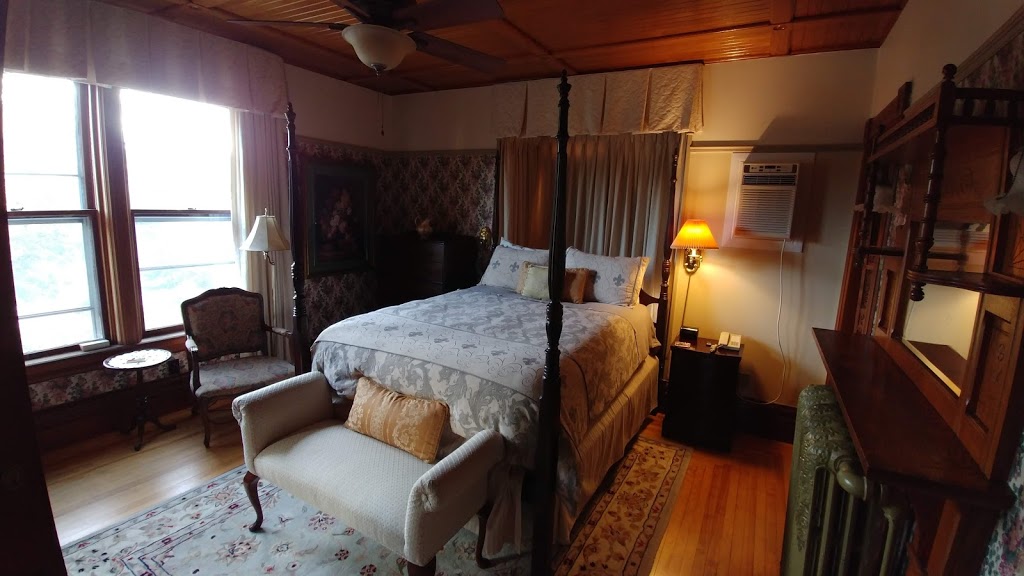 Victorias Historic Inn | 600 Main St, Wolfville, NS B4P 1E8, Canada | Phone: (800) 556-5744