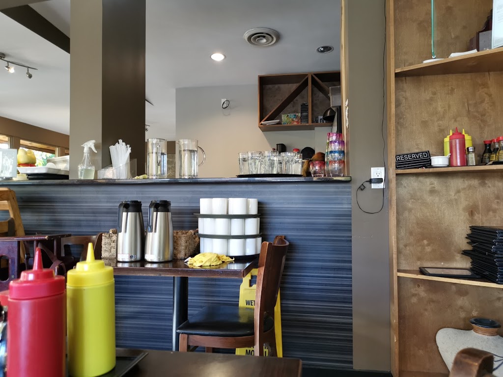 Green Leaf Vietnamese Bistro | 832 Goldstream Ave, Victoria, BC V9B 2X7, Canada | Phone: (250) 391-5589