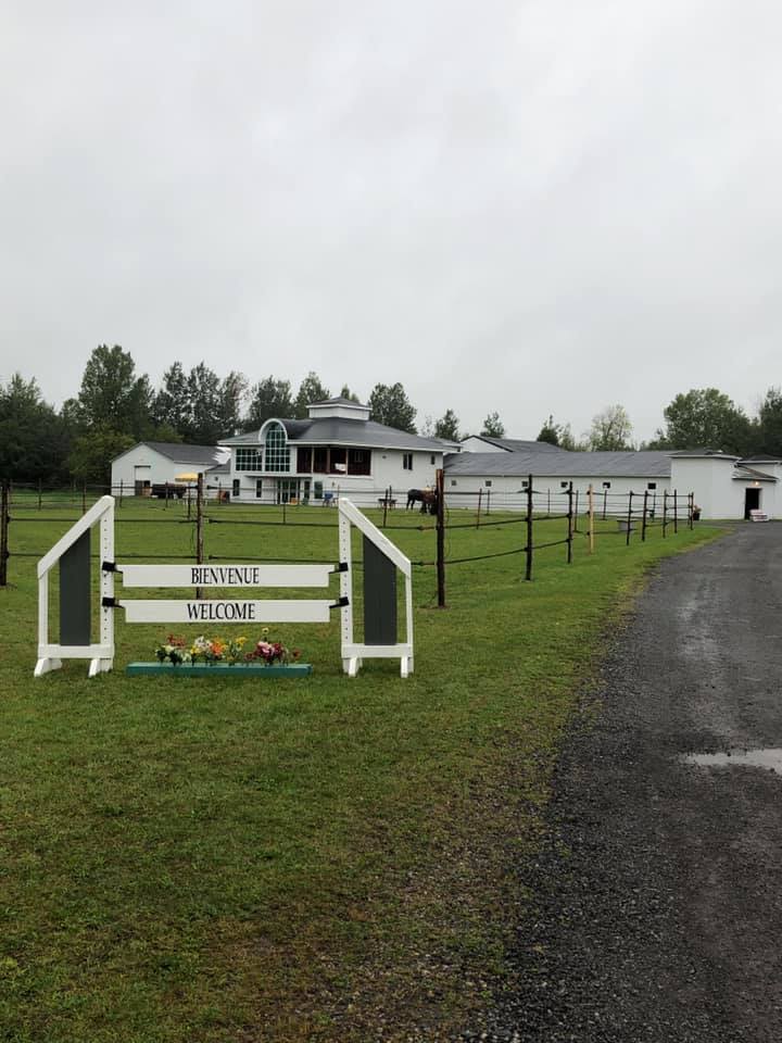 LÉcurie Colibri | 2830 Route Harwood, Vaudreuil-Dorion, QC J7V 8P2, Canada | Phone: (514) 232-9571
