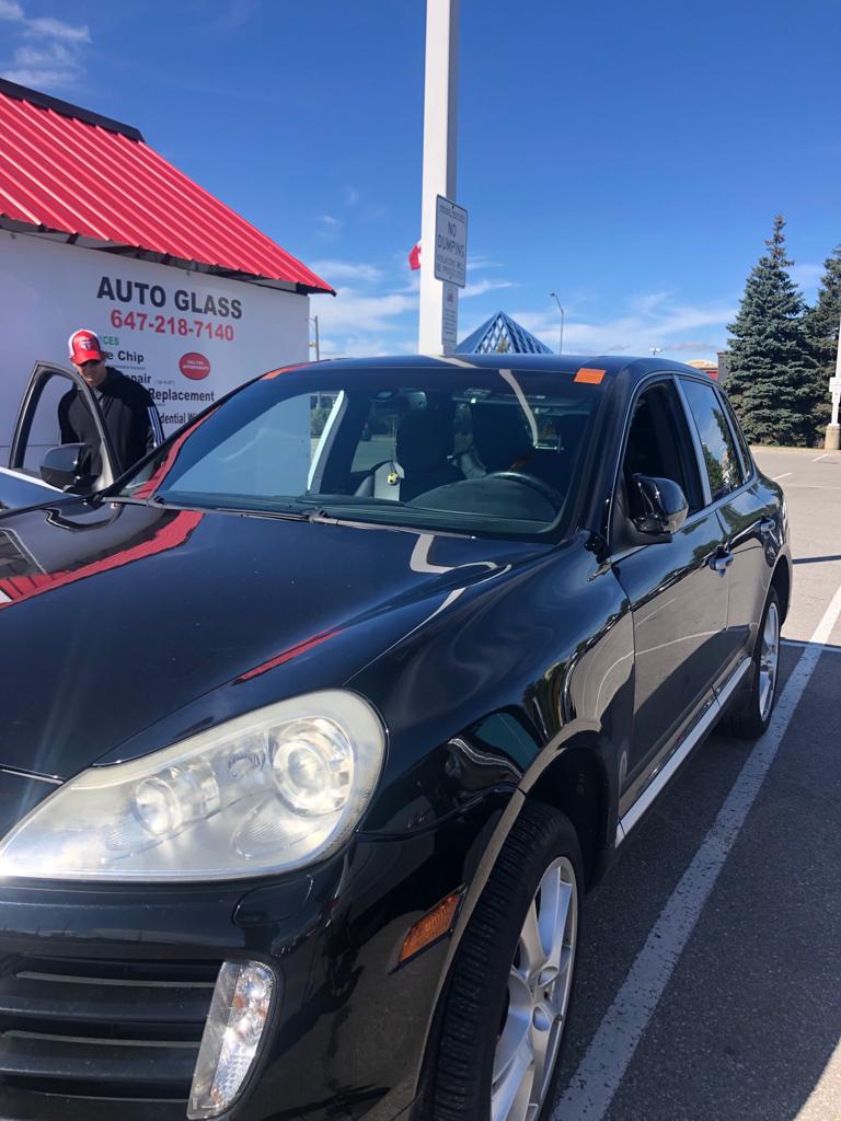 AutoGlass Hut | 11720 Yonge St, Richmond Hill, ON L4E 0K4, Canada | Phone: (647) 802-7140