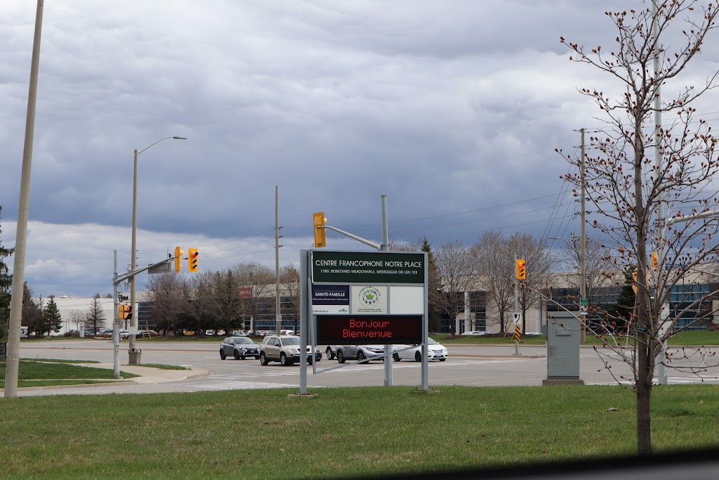 Le Cercle De LAmitie | 1780 Meadowvale Blvd, Mississauga, ON L5N 7K8, Canada | Phone: (905) 542-1844