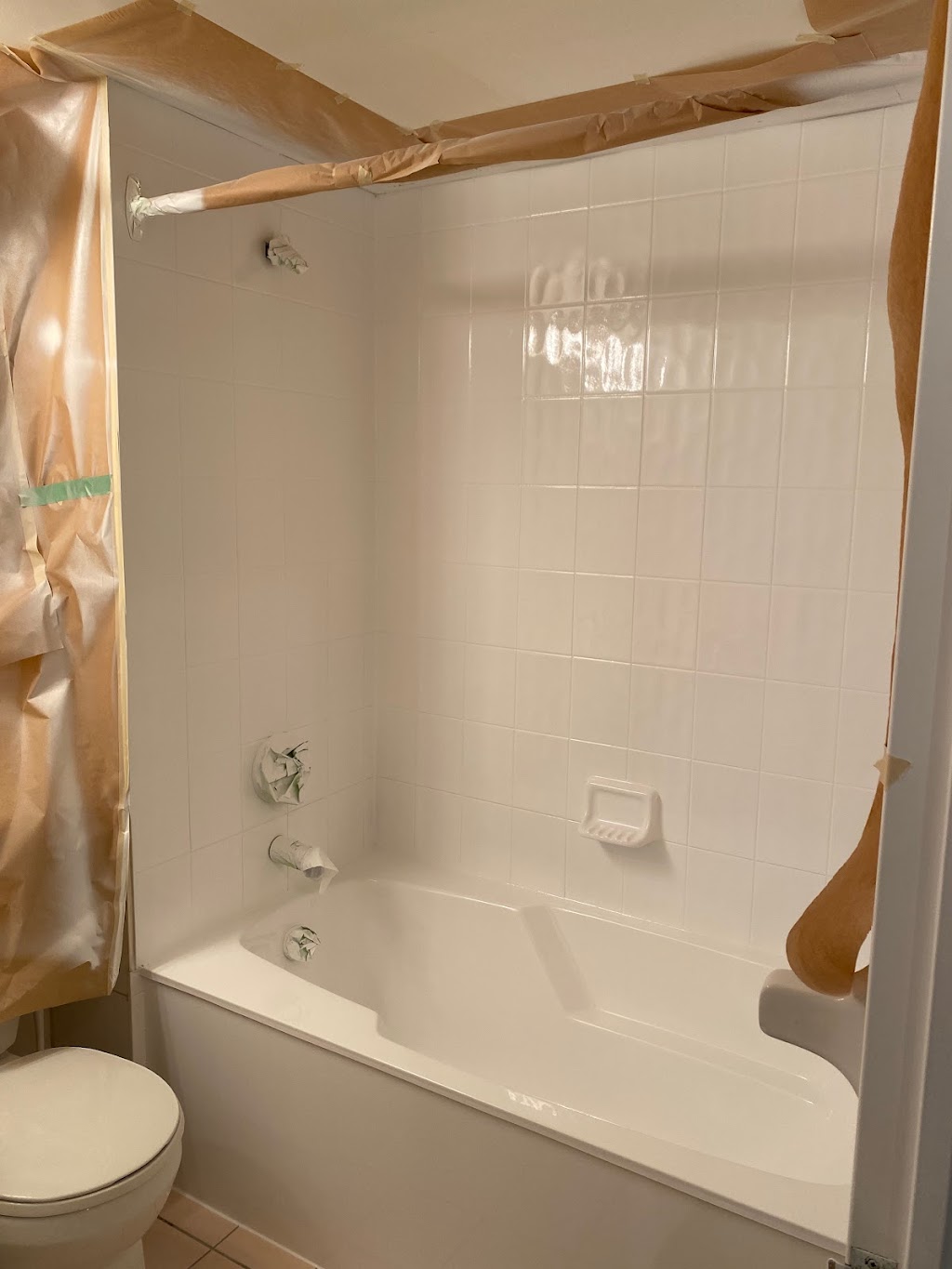 Deluxe bathtub refinishing | 1345 Lawrence Ave W, North York, ON M6L 1B4, Canada | Phone: (289) 221-6335