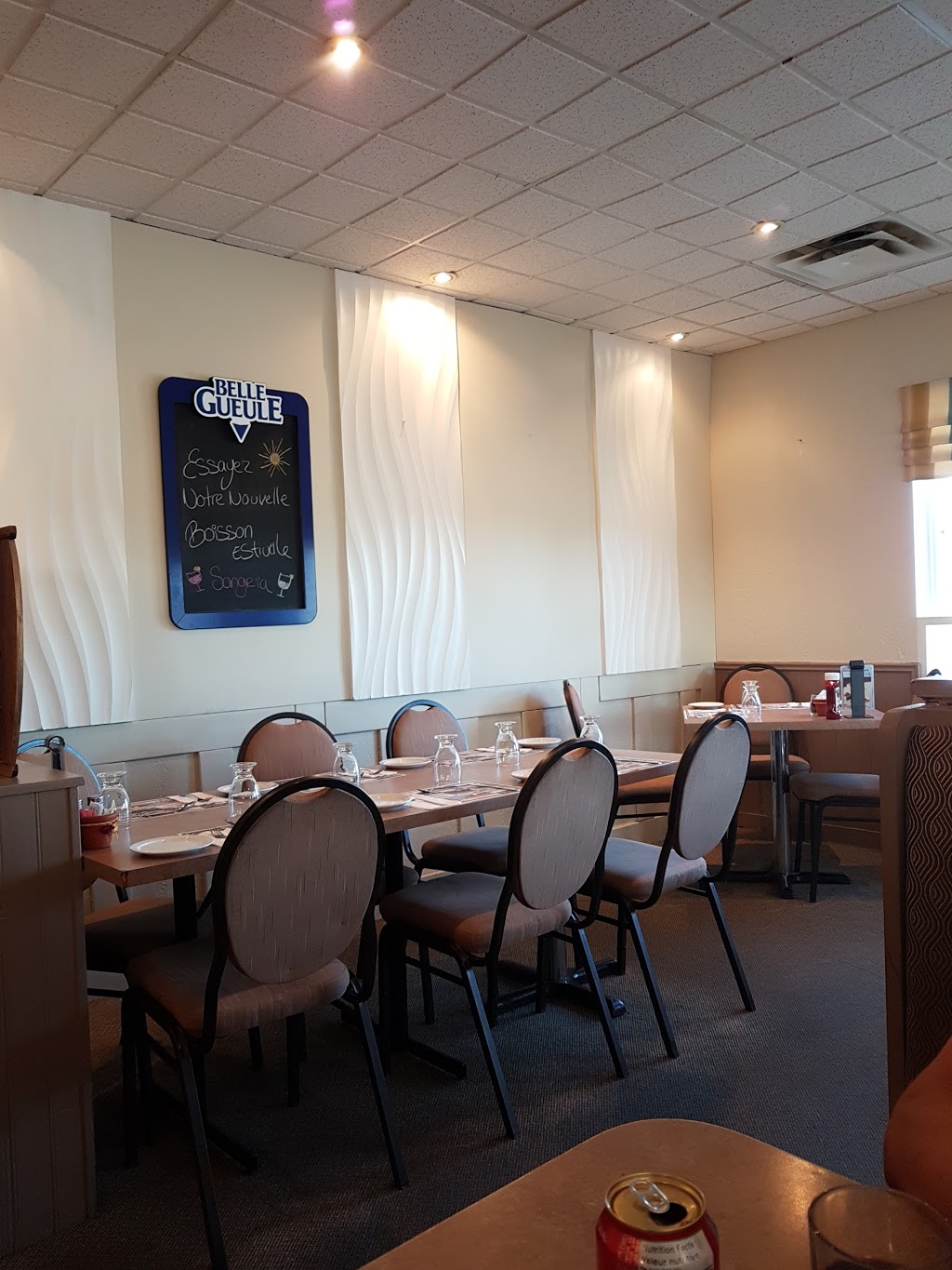 Restaurant Le Villageois | 828 Rue Notre Dame, Saint-Narcisse, QC G0X 2Y0, Canada | Phone: (418) 328-8667