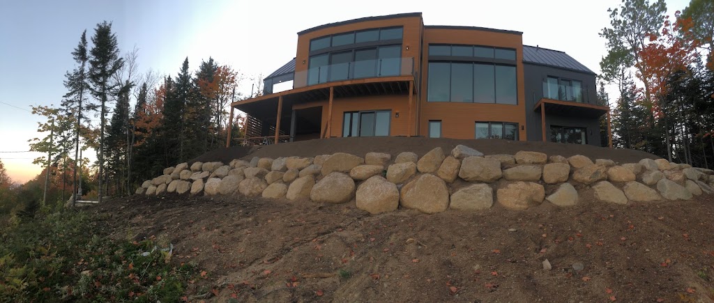 Chalet LAuguste | 60 Chem. des voitures deau, Petite-Rivière-Saint-François, QC G0A 2L0, Canada | Phone: (581) 998-0982