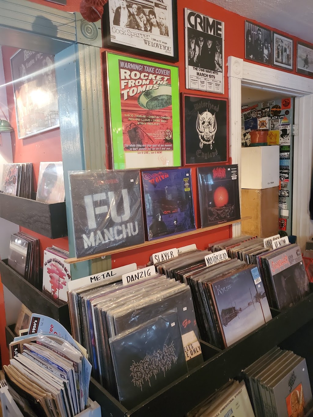 Musique-Disque Sonik | 4050 Rue Berri, Montréal, QC H2L 4H3, Canada | Phone: (514) 288-2113