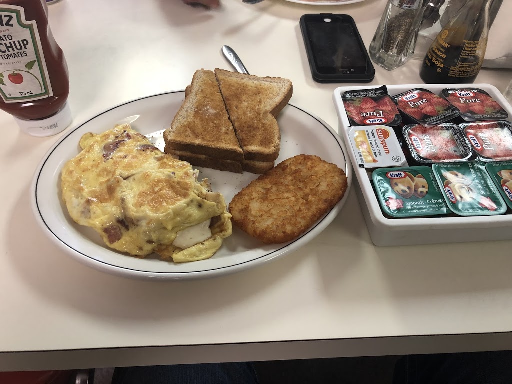 kuans cafe | 208 Main St Box 187, Nokomis, SK S0G 3R0, Canada | Phone: (306) 528-2077