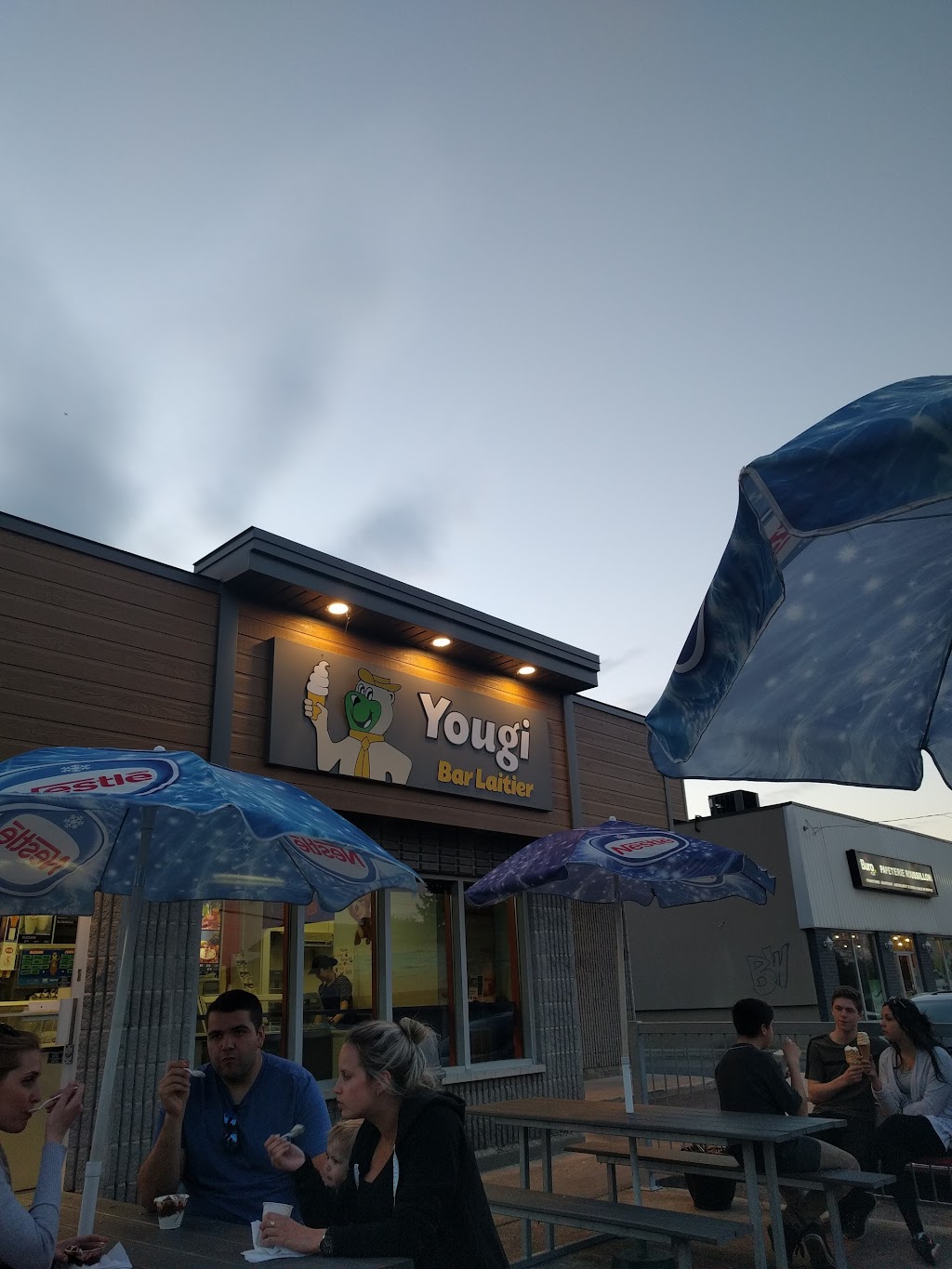 Yougi Milk Bar | 79 Boulevard Georges-Gagné S, Delson, QC J5B 2E5, Canada | Phone: (450) 638-0034