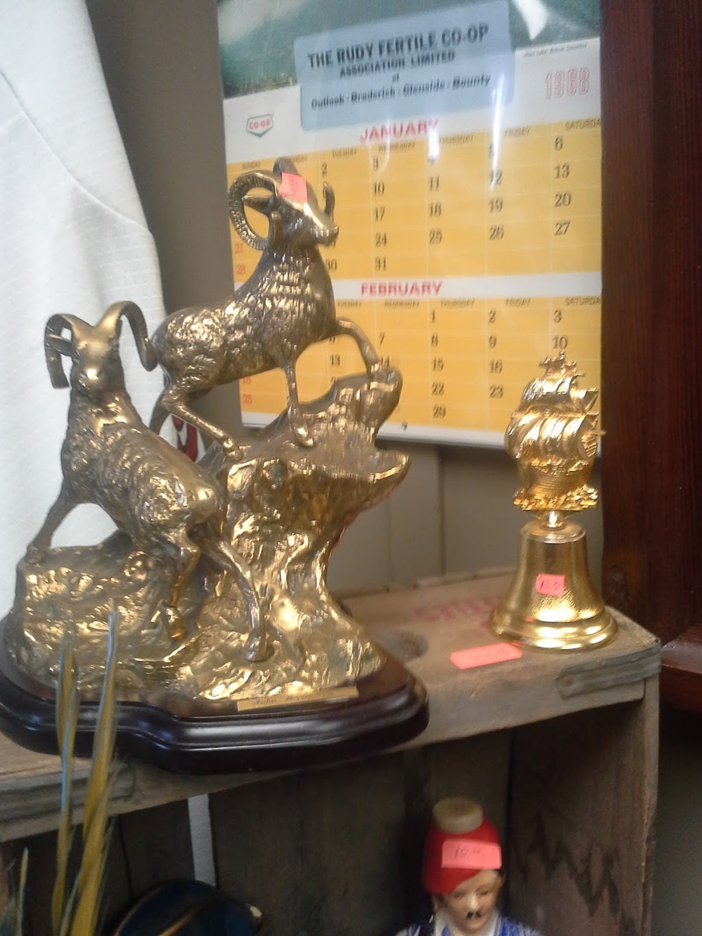 Fergies Antiques and Collectables | 105 Saskatchewan Ave, Outlook, SK S0L 2N0, Canada | Phone: (306) 867-9925