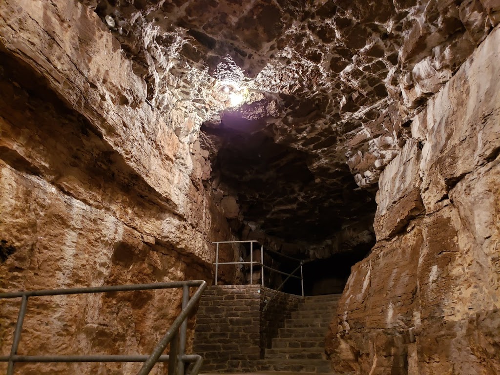 Tyendinaga Caves | 2623 Harmony Rd, Belleville, ON K8N 4Z6, Canada | Phone: (613) 919-5686