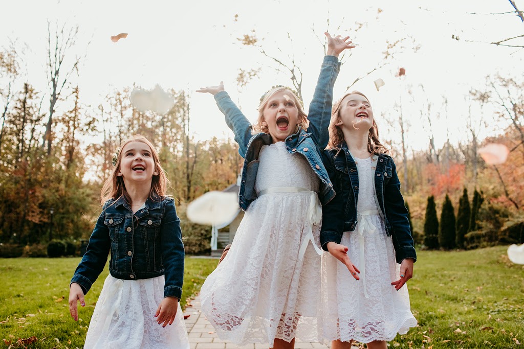 Love Bee Photography | 4000 Concession Rd 4, Loretto, ON L0G 1L0, Canada | Phone: (647) 261-7231