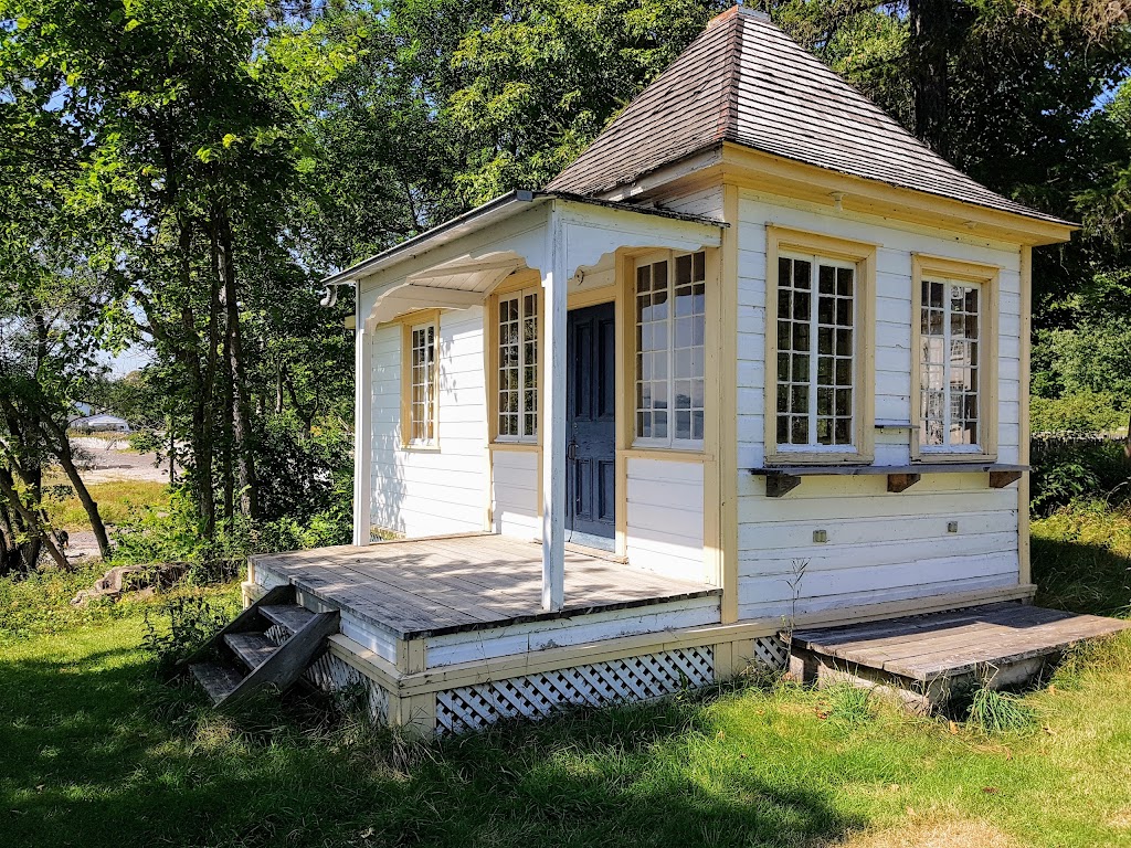 Mauvide-Genest Manor | 4818 Chem. Royal, Saint-Jean-de-lÎle-dOrléans, QC G0A 3W0, Canada | Phone: (418) 829-2630