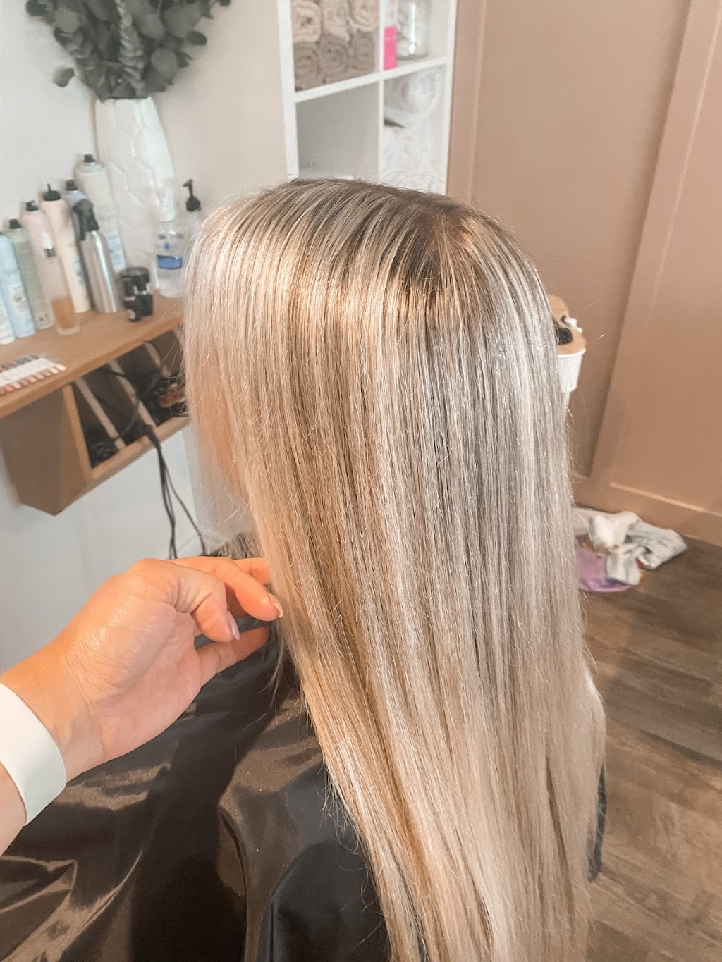 The Salon Mom | Arnold St, Tillsonburg, ON N4G 0G9, Canada | Phone: (226) 231-8192