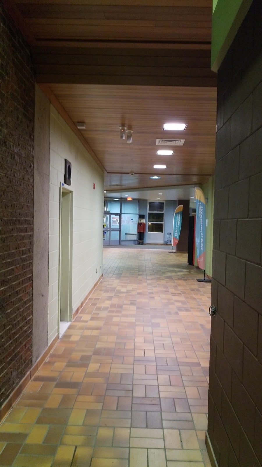 Complexe aquatique de Saint-Léonard | 5115 Rue des Galets, Saint-Léonard, QC H1R 3W6, Canada | Phone: (514) 328-8595
