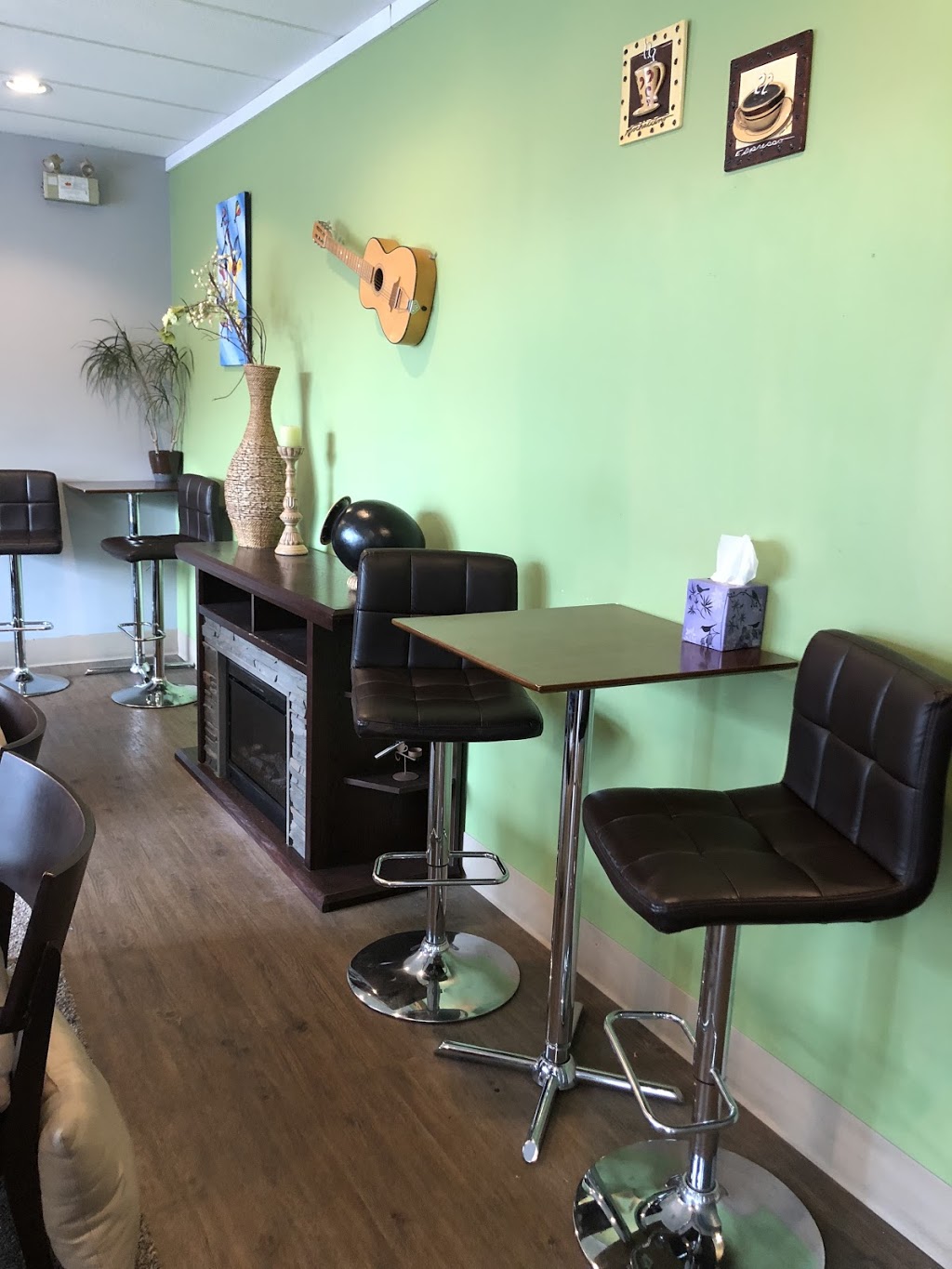 Cafe Music | 1519 Gateway Rd, Winnipeg, MB R2G 3L4, Canada | Phone: (204) 661-1264