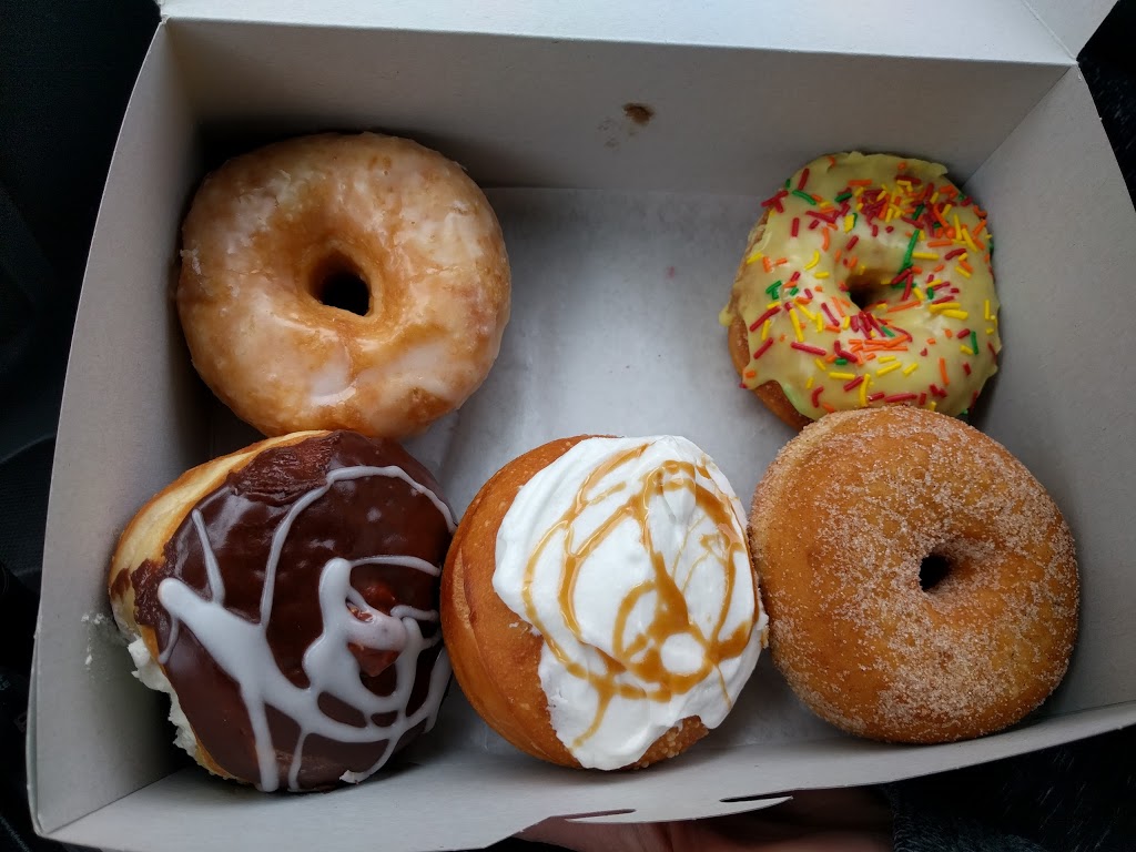 Debrodniks Donuts | 700 Strasburg Rd S20, Kitchener, ON N2E 2M2, Canada