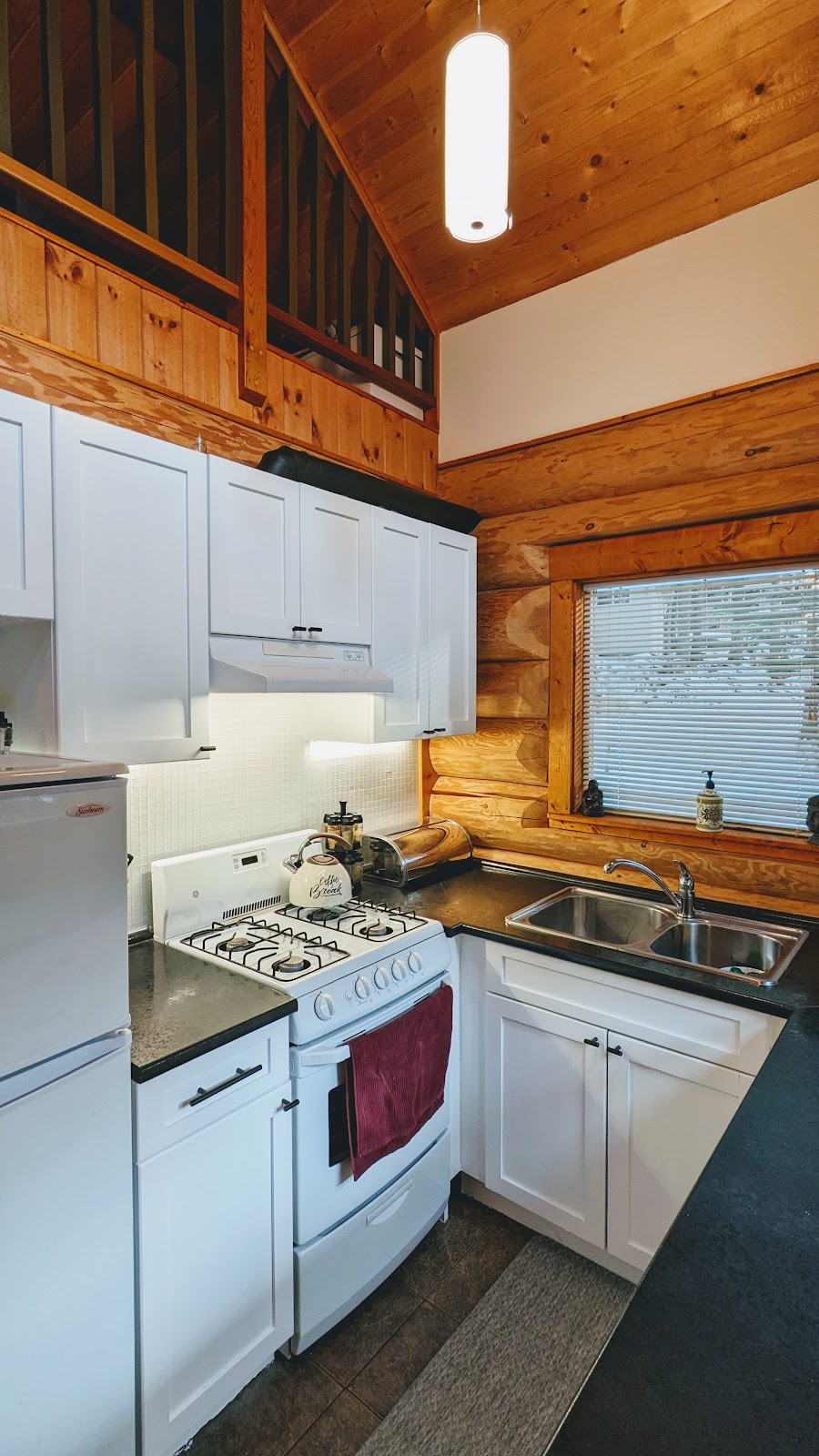Little Eagles Cabin | Sunshine Valley, BC V0X 1L0, Canada | Phone: (778) 779-2939