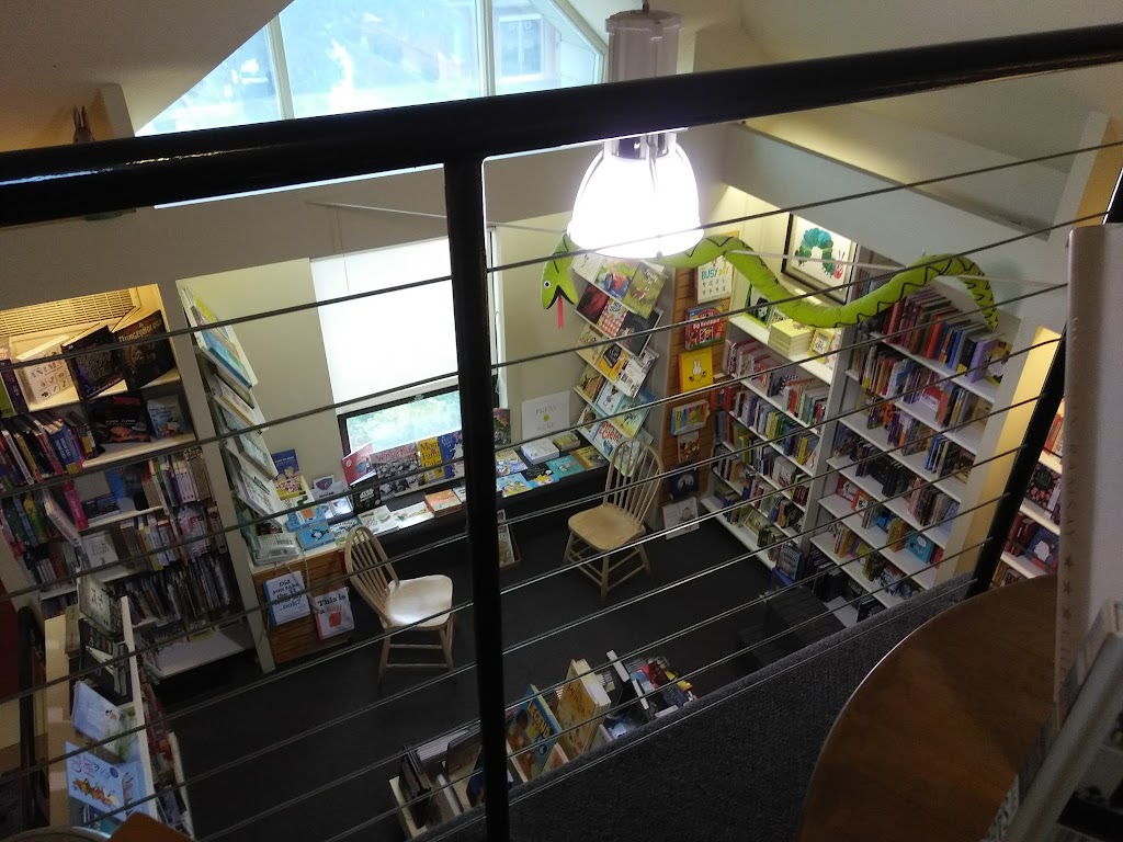 A Different Drummer Books | 513 Locust St, Burlington, ON L7S 1V3, Canada | Phone: (905) 639-0925